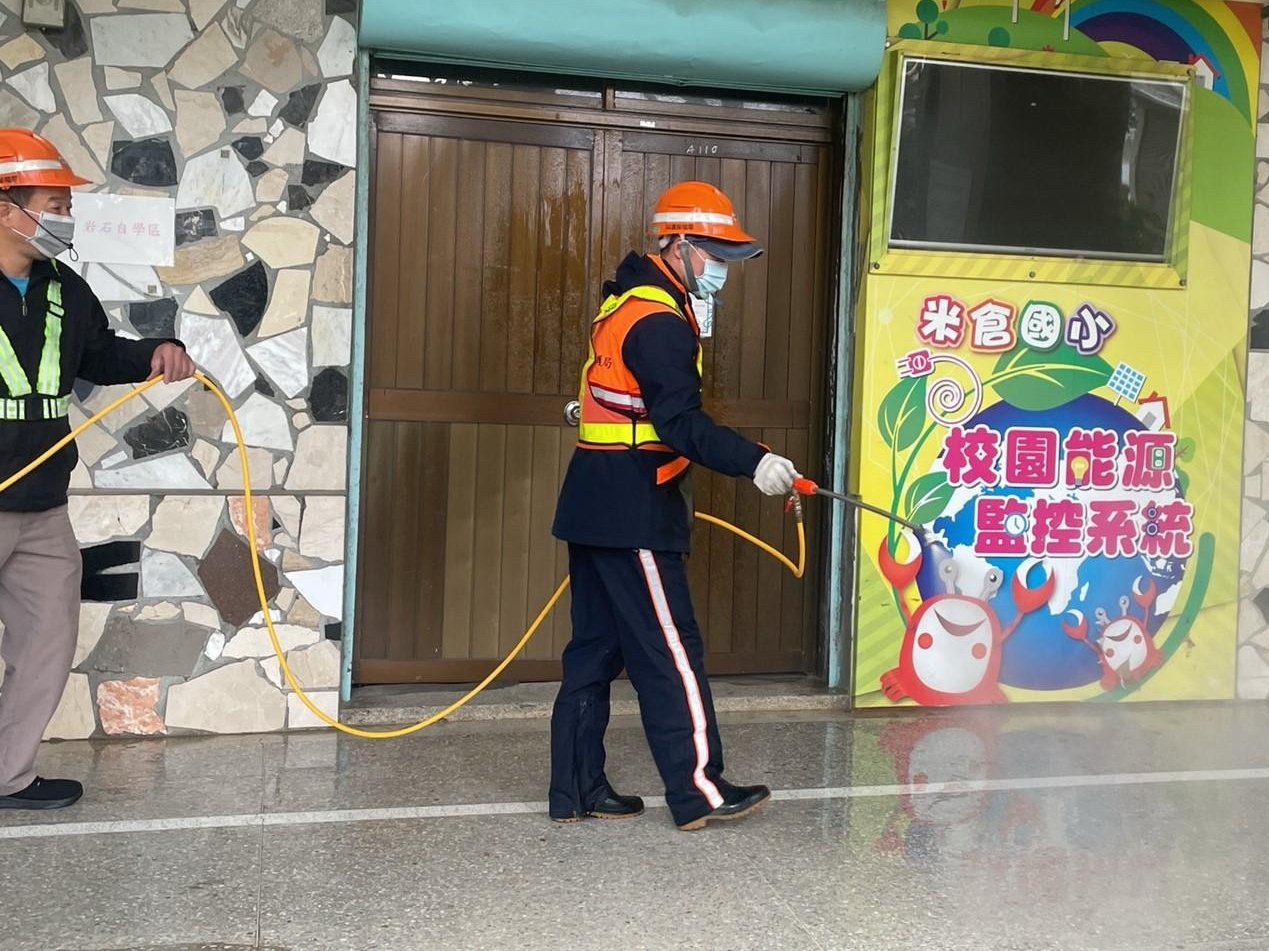 新北防疫不鬆懈 開學前完成校園防疫消毒-米倉國小