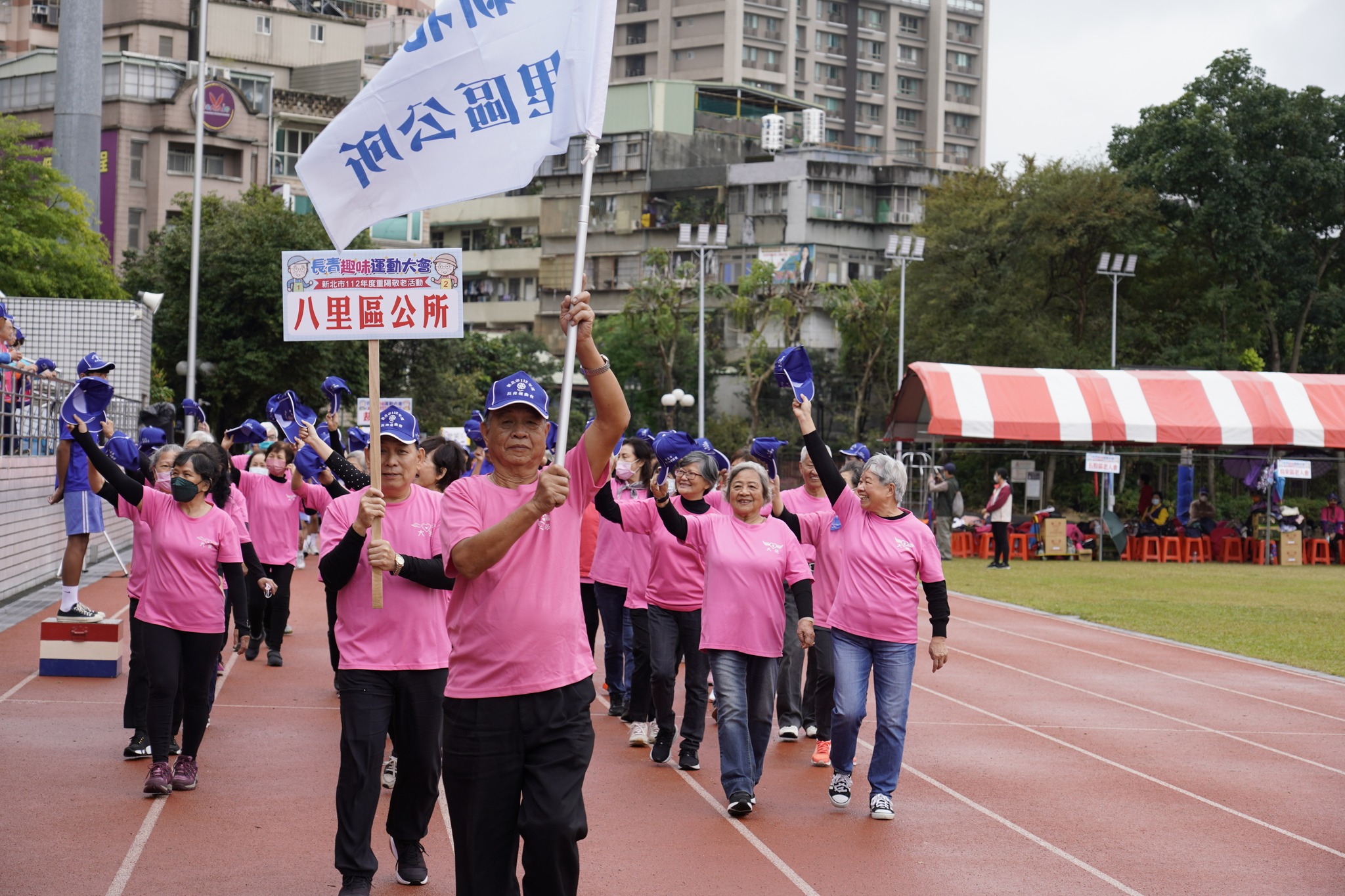 2.八里區的長輩們入場