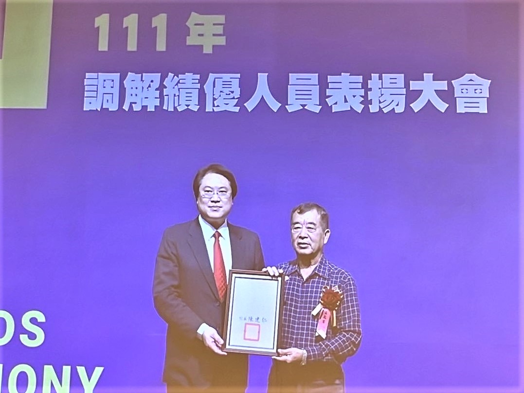 2.張萬吉委員 榮獲 「服務年資行政院長獎」