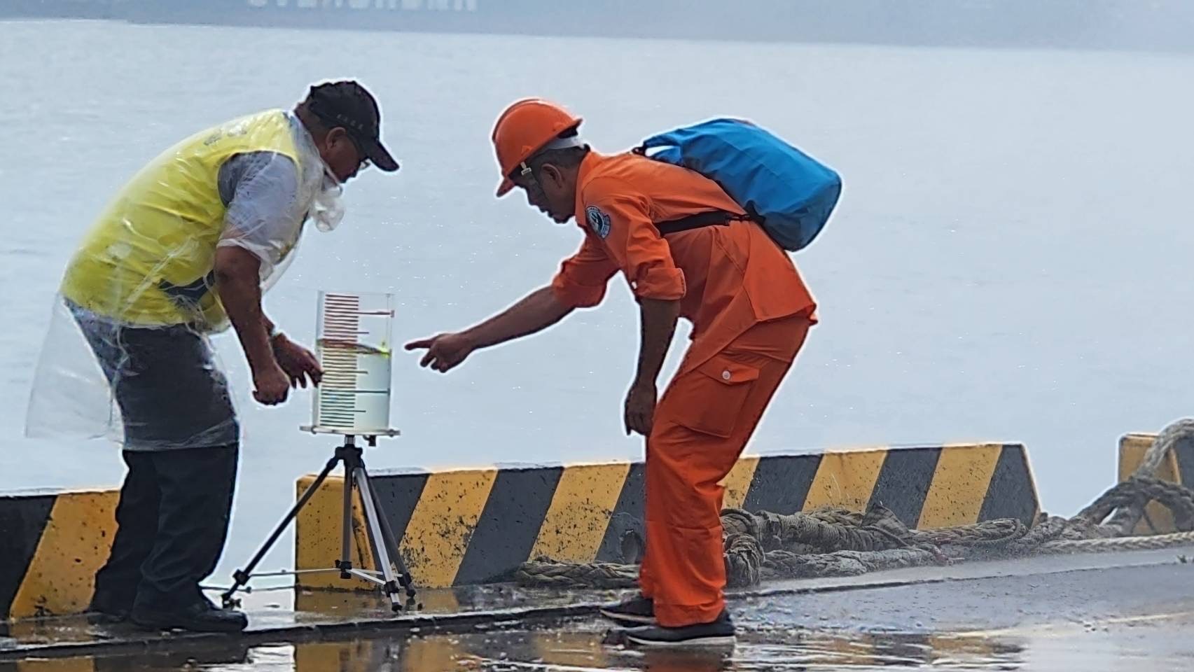 防災專員觀測雨量量測筒